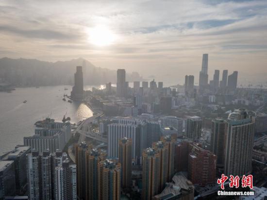 资料图：高楼林立的香港维港两岸。 中新社记者 谢光磊 摄